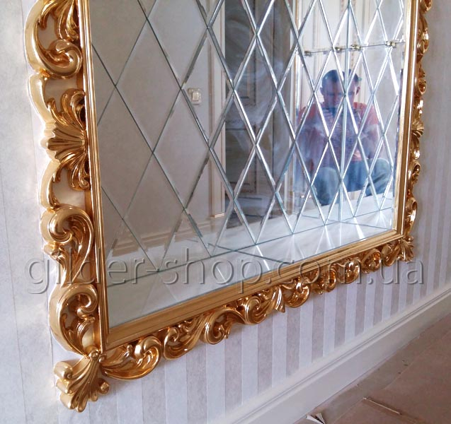 Золочение имитацией сусального золота стеновой зеркальной ниши.